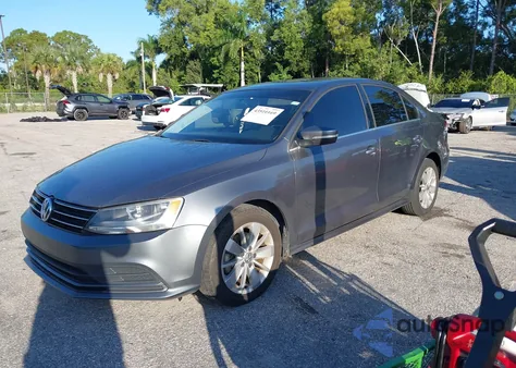 2015 Volkswagen Jetta 1.8T Se z USA, uszkodzony, nr VIN 3VWD07AJ8FM262076